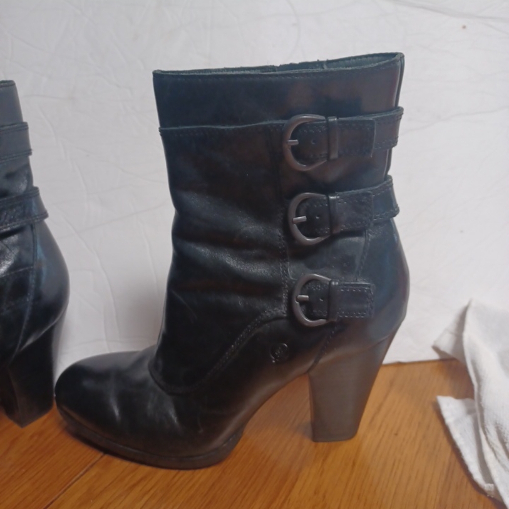 BORN black leather boots size 8.5 side zip buckle decor block heels